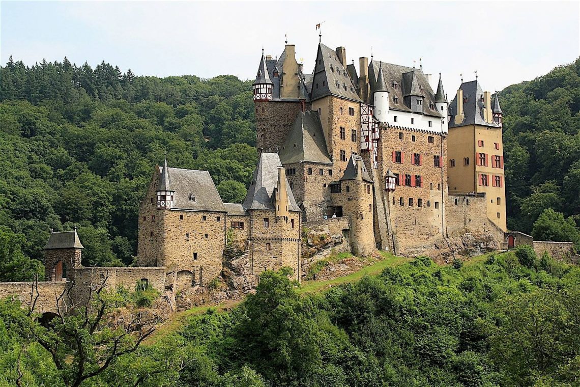 ¿Cuándo y por qué se construyeron los primeros castillos en la Edad Media? El Fascinante Origen de las Fortalezas que Marcaron una Época