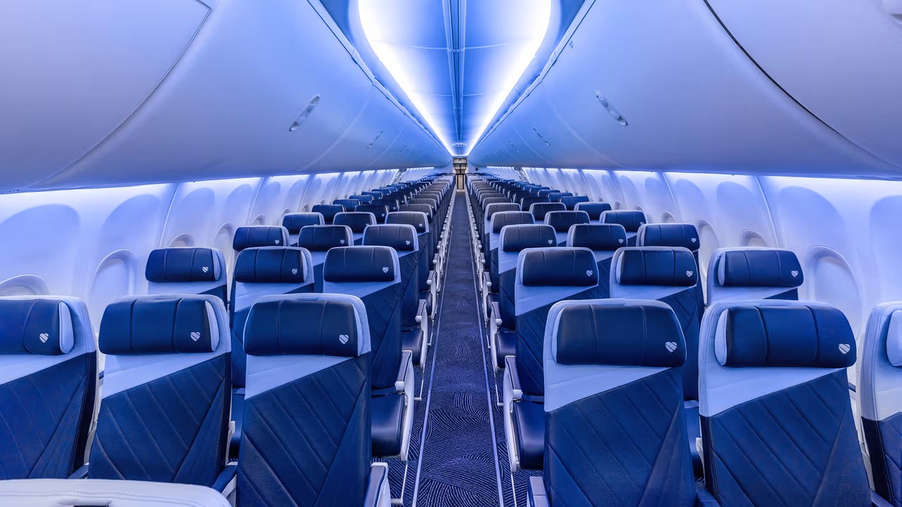 WestJet causa revuelo: cobrarán extra solo por reclinar tu asiento