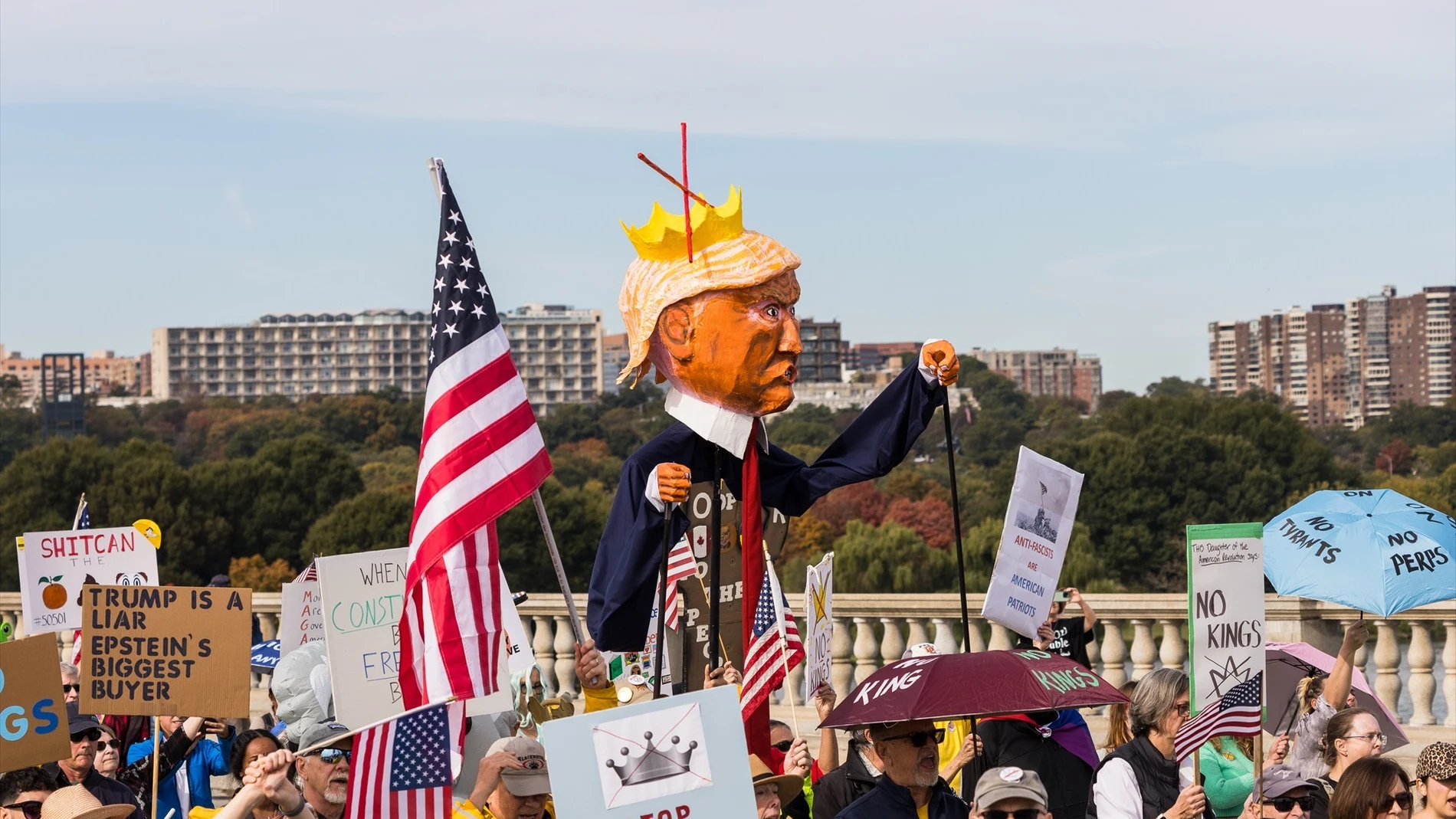 “No Kings”: más de 2.600 manifestaciones en EE.UU. contra Donald Trump y el poder ejecutivo