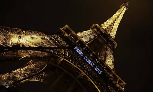 El lado oculto de la Torre Eiffel: Lo que sucede en ella durante la noche